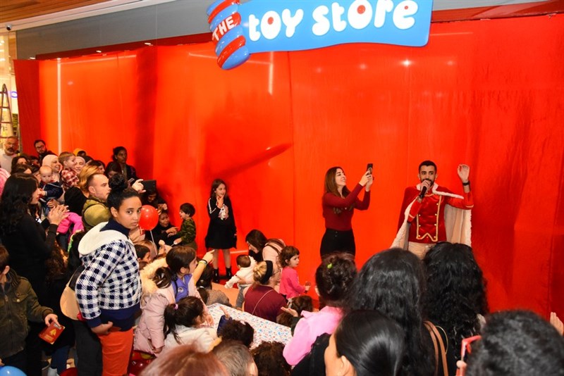 Biggest Christmas Reveal event at Toy Store-ABC Verdun